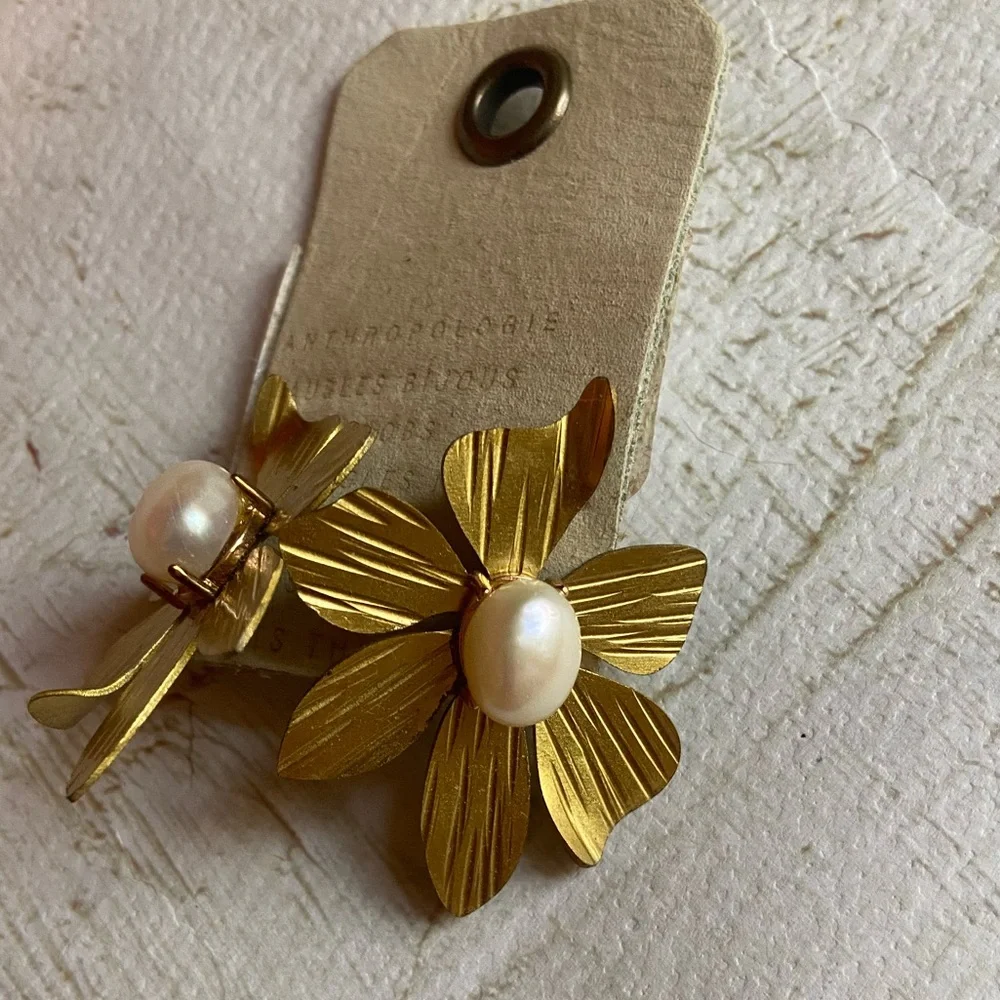 Anthropologie Large Gold and Pearl Flower Earrings 🌼✨ - Picture 1 of 6